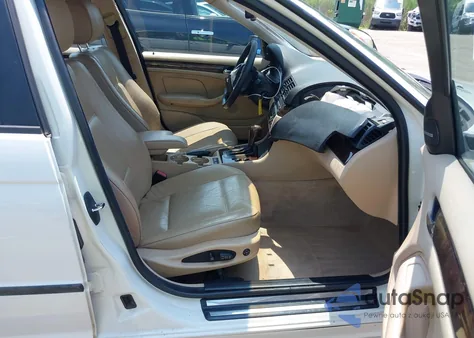 2005 BMW 330I from USA, damaged, VIN WBAEV53485KM41046